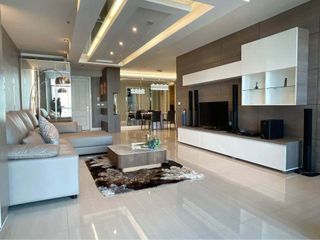 For rent 2 bedrooms condo in Pathum Wan, Bangkok