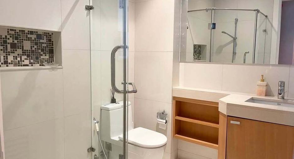 For rent 2 bedrooms condo in Pathum Wan, Bangkok
