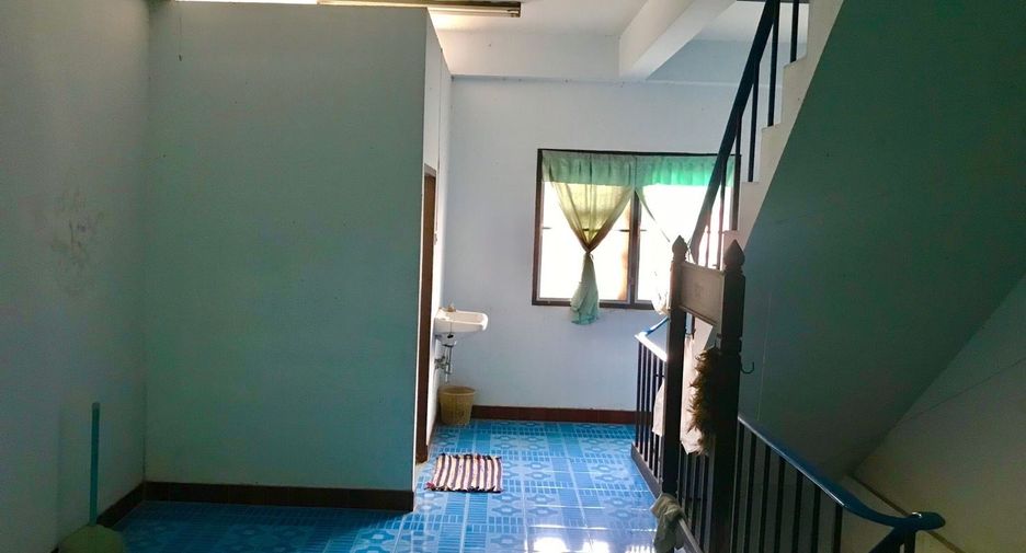 Local comercial en venta y en alquiler de 3 habitaciones en Si Racha, Chonburi