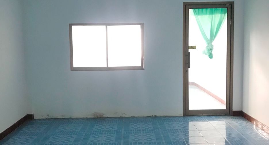 Local comercial en venta y en alquiler de 3 habitaciones en Si Racha, Chonburi