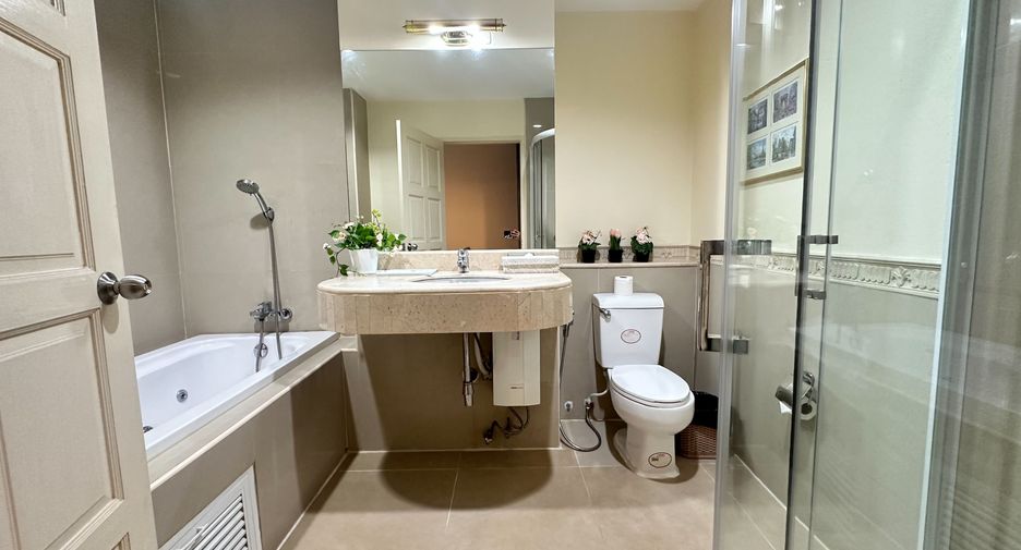 For rent 2 bedrooms apartment in Khlong Toei, Bangkok