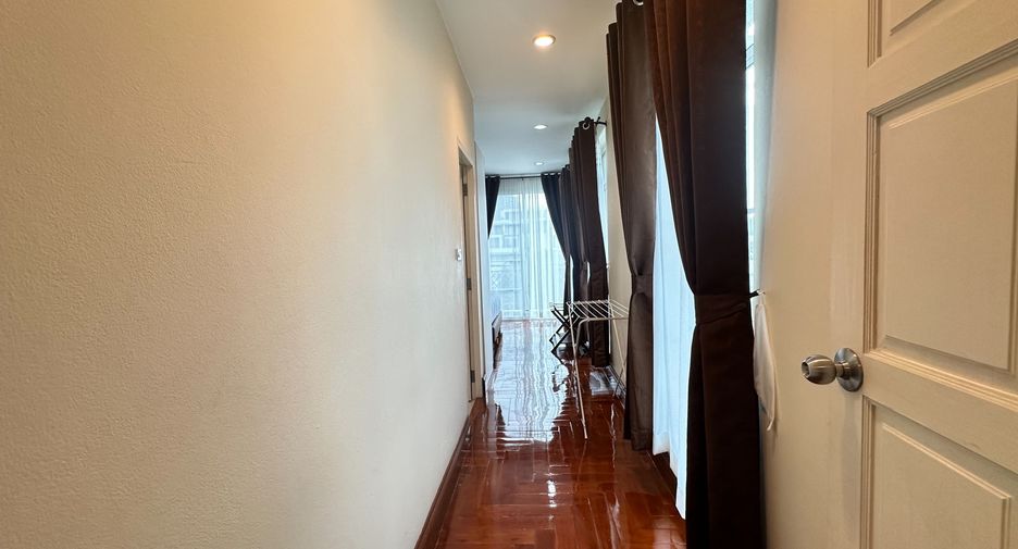 For rent 2 bedrooms apartment in Khlong Toei, Bangkok
