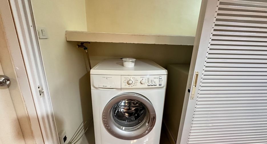 For rent 2 bedrooms apartment in Khlong Toei, Bangkok