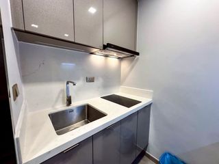 À louer studio condo à Huai Khwang, Bangkok
