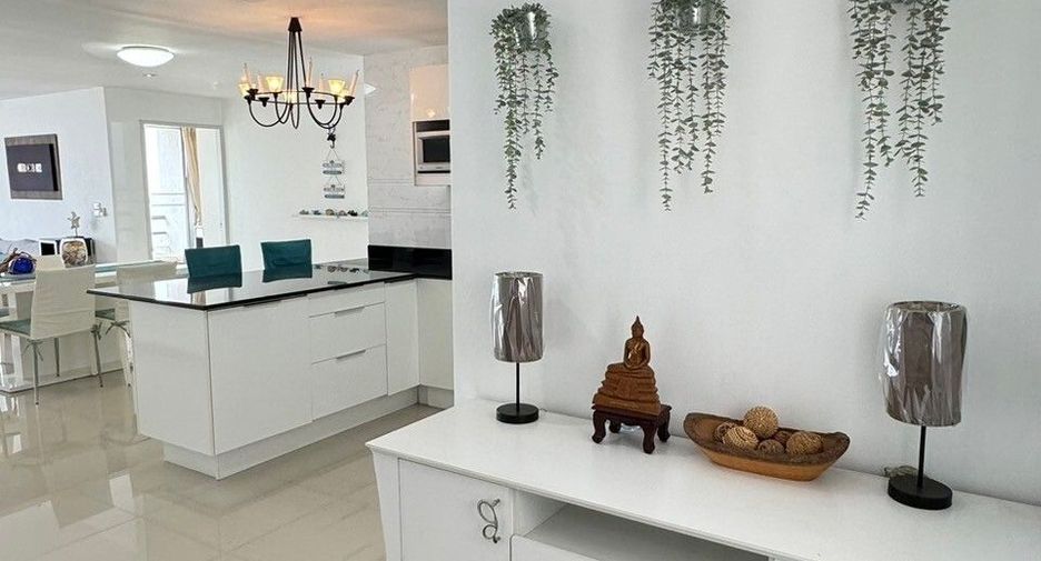 For sale and for rent 2 bedrooms condo in Si Racha, Chonburi