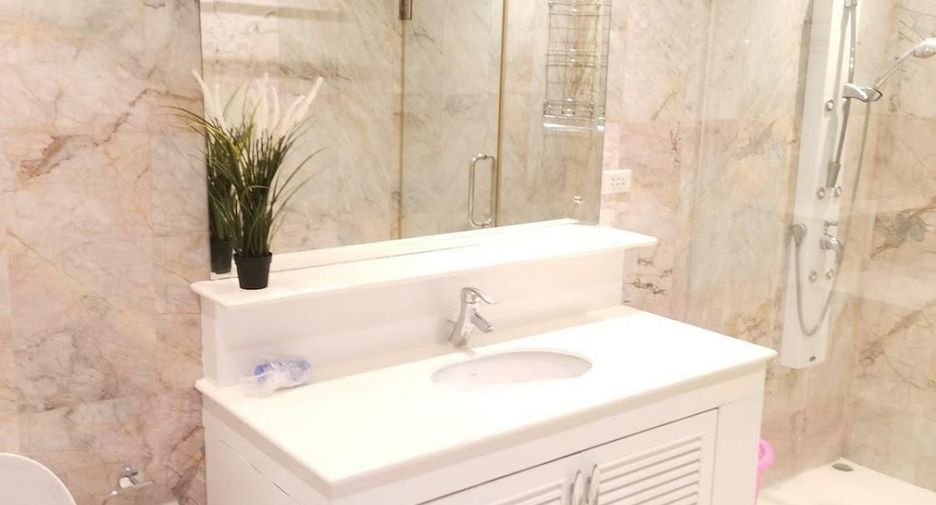 Villa zum Kauf mit 4 Zimmer in Bang Lamung, Chonburi