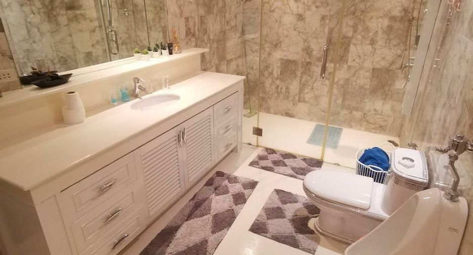 Villa zum Kauf mit 4 Zimmer in Bang Lamung, Chonburi