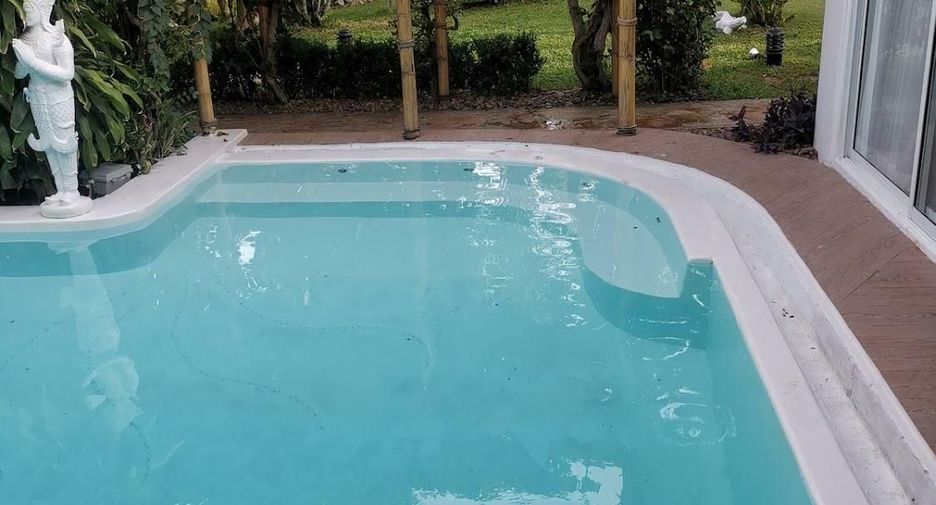 Villa zum Kauf mit 4 Zimmer in Bang Lamung, Chonburi