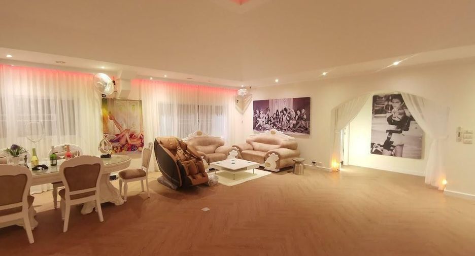 Villa zum Kauf mit 4 Zimmer in Bang Lamung, Chonburi