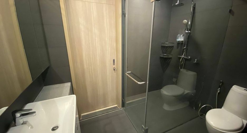For rent 2 bedrooms condo in Pathum Wan, Bangkok