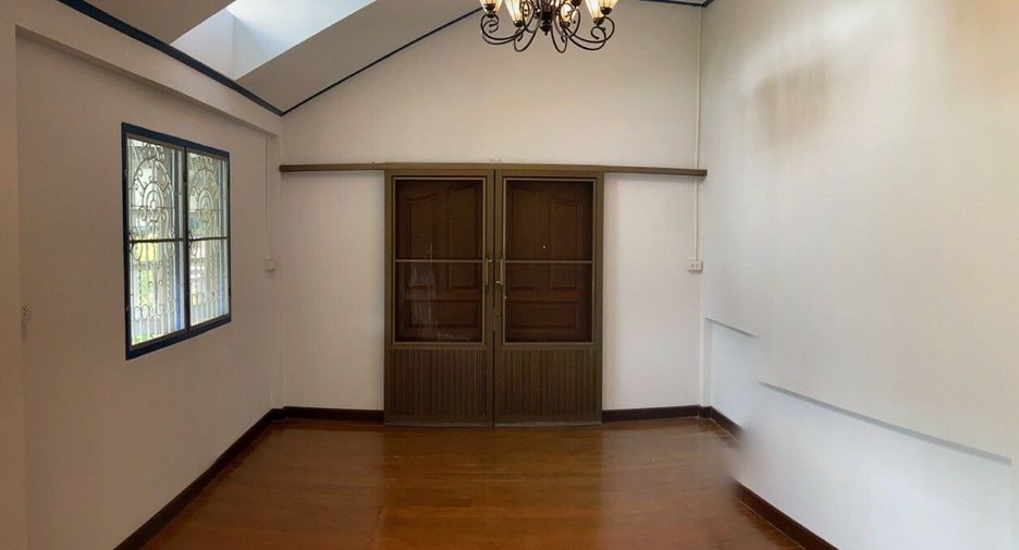 Аренда 6 спальни дом в Кхлонг Сан, Бангкок