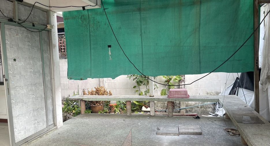 Casa en venta y en alquiler de 4 habitaciones en Wang Thonglang, Bangkok