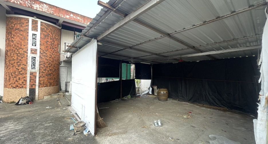 Casa en venta y en alquiler de 4 habitaciones en Wang Thonglang, Bangkok