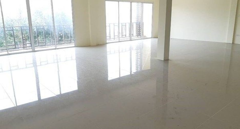 Casa adosada en venta de 3 habitaciones en Bang Lamung, Chonburi