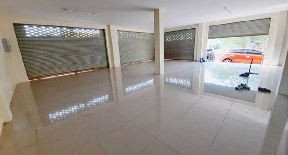 Casa adosada en venta de 3 habitaciones en Bang Lamung, Chonburi