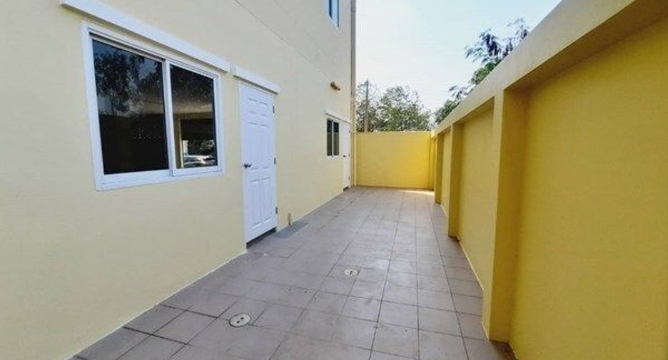 Casa adosada en venta de 3 habitaciones en Bang Lamung, Chonburi