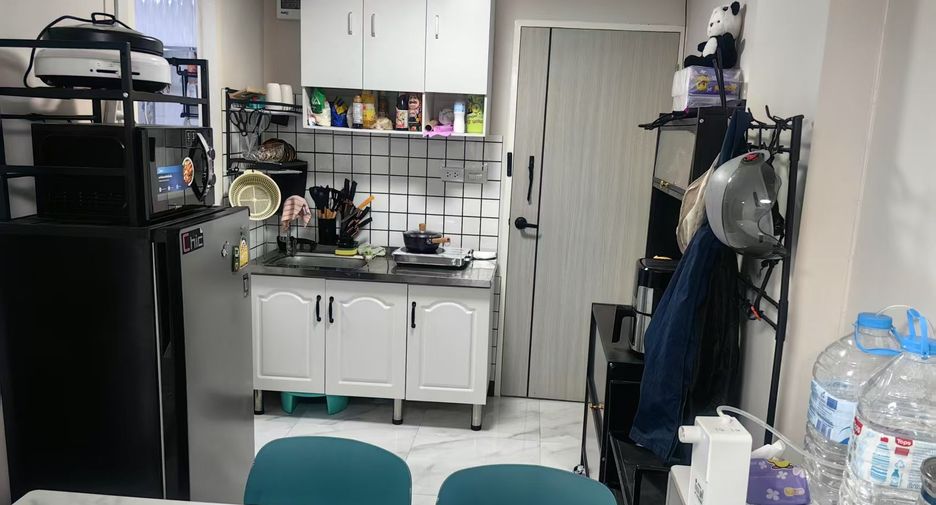 For rent 2 bedrooms condo in Wang Thonglang, Bangkok