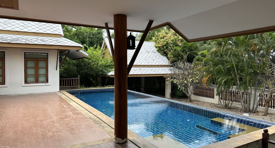 For rent 3 bedrooms villa in Bang Lamung, Chonburi