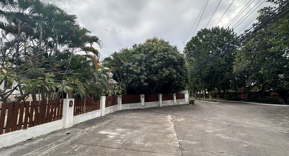 For rent 3 bedrooms villa in Bang Lamung, Chonburi
