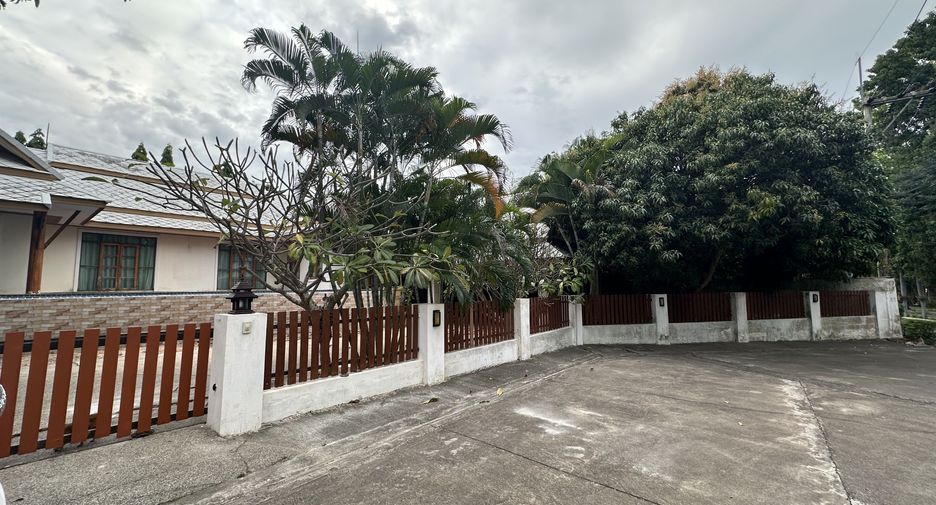 For rent 3 bedrooms villa in Bang Lamung, Chonburi