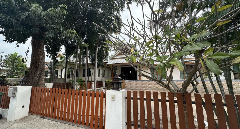 For rent 3 bedrooms villa in Bang Lamung, Chonburi