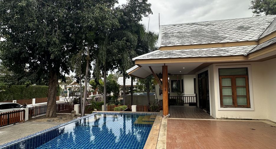 For rent 3 bedrooms villa in Bang Lamung, Chonburi