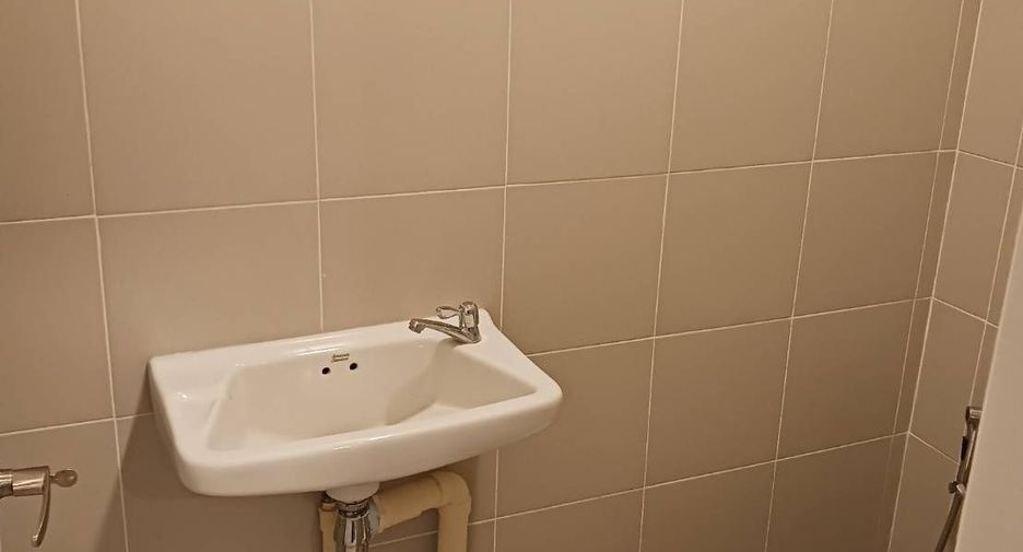 For sale 3 bedrooms condo in Watthana, Bangkok