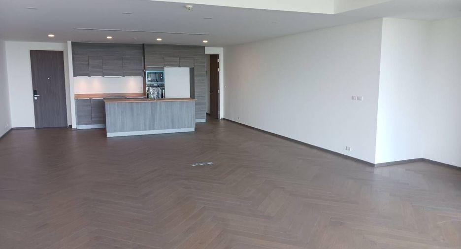For sale 3 bedrooms condo in Watthana, Bangkok