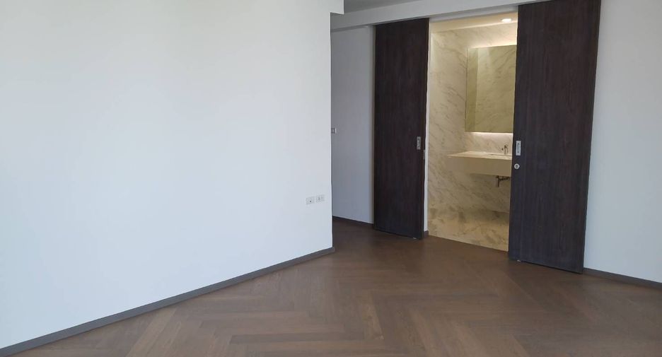 For sale 3 bedrooms condo in Watthana, Bangkok