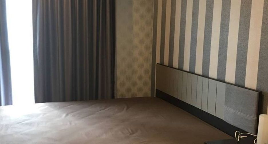 For rent 2 bedrooms condo in Huai Khwang, Bangkok