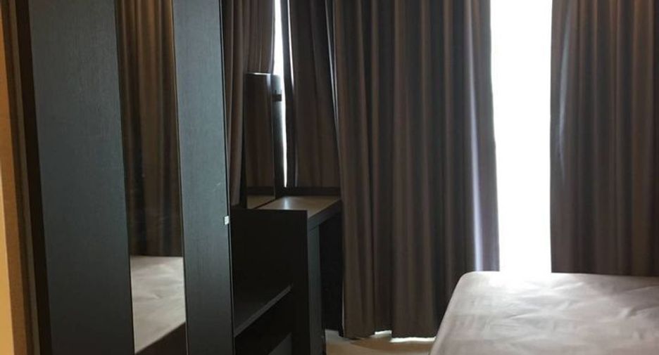For rent 2 bedrooms condo in Huai Khwang, Bangkok