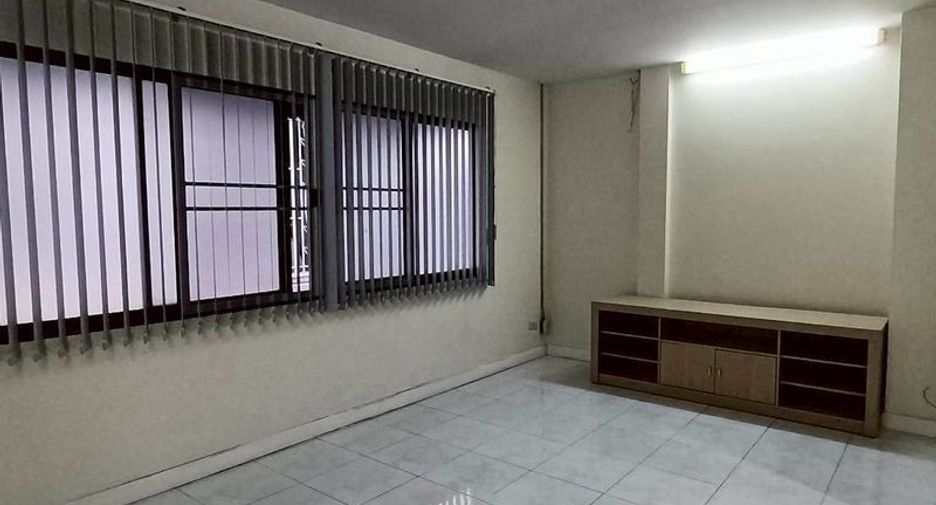 Reihenhaus zum Kauf und zur Miete mit 3 Zimmer in Suan Luang, Bangkok