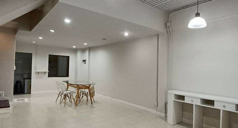 Reihenhaus zum Kauf und zur Miete mit 3 Zimmer in Suan Luang, Bangkok