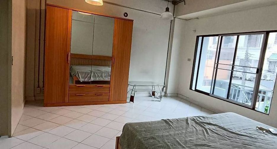 Reihenhaus zum Kauf und zur Miete mit 3 Zimmer in Suan Luang, Bangkok