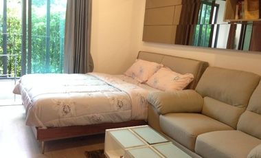 À louer studio condo à Bang Rak, Bangkok