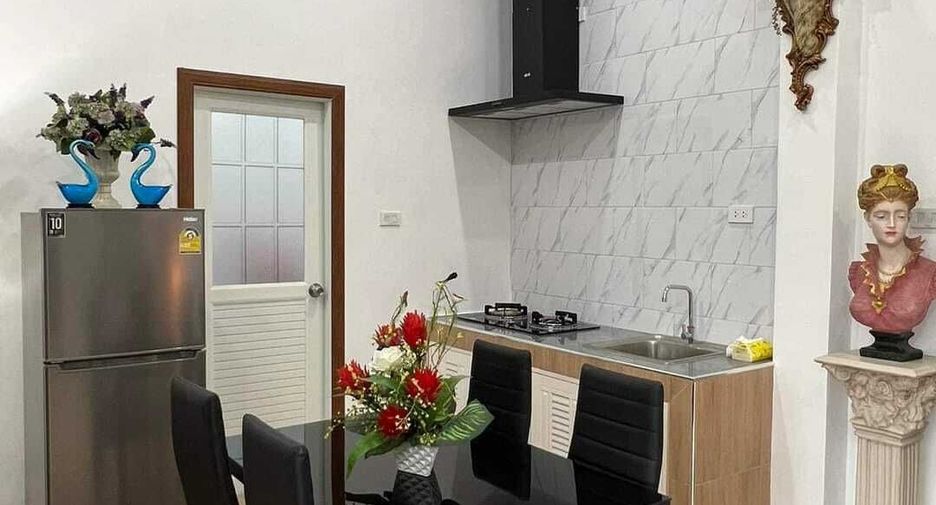 Casa en alquiler de 2 habitaciones en Bang Lamung, Chonburi