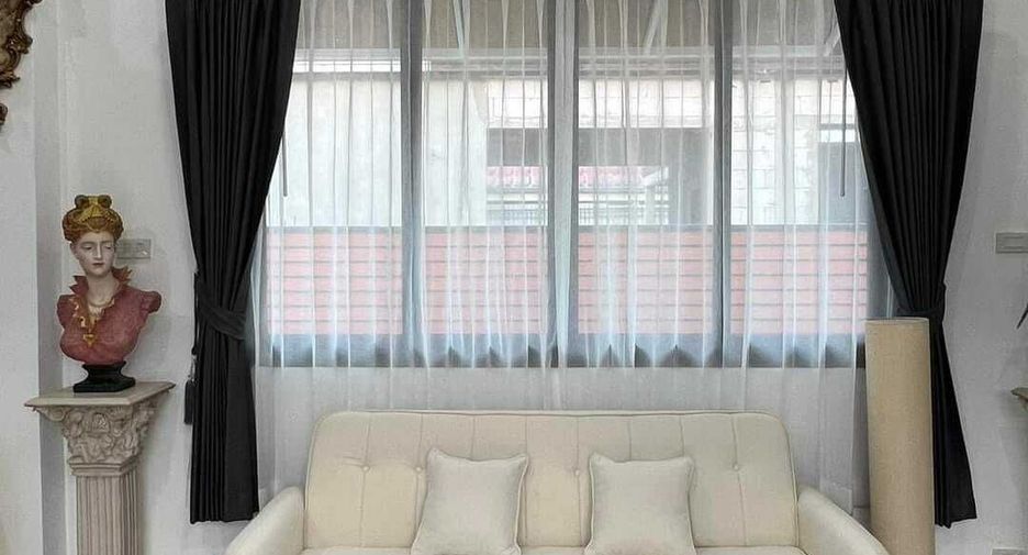 Casa en alquiler de 2 habitaciones en Bang Lamung, Chonburi