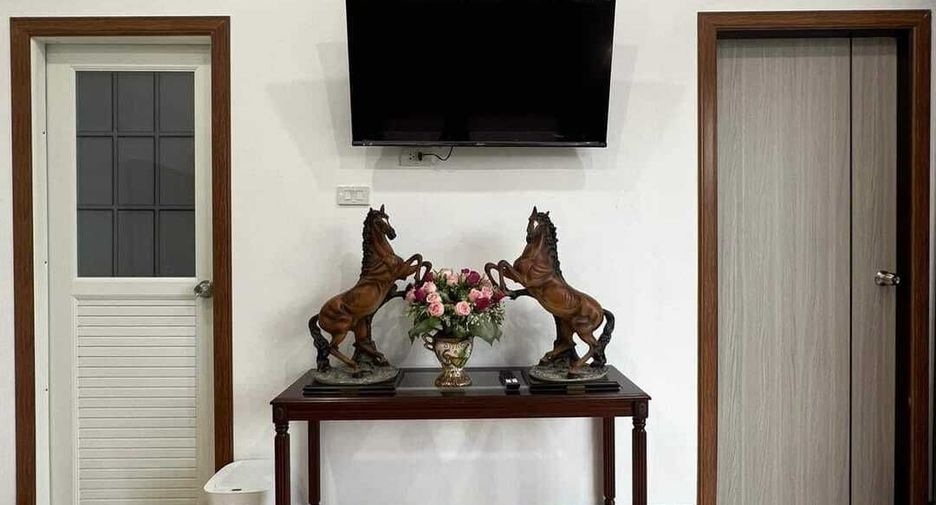 Casa en alquiler de 2 habitaciones en Bang Lamung, Chonburi