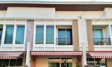 For rent 3 bedrooms townhouse in Lat Krabang, Bangkok