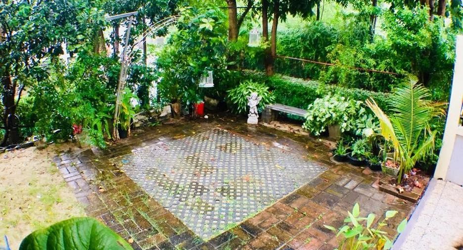 For sale 5 bedrooms house in Saphan Sung, Bangkok