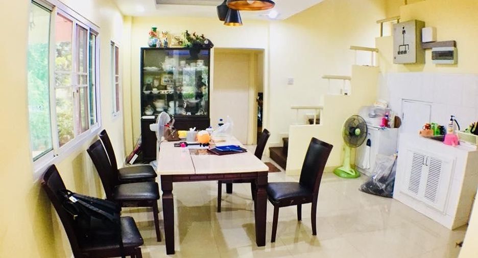 For sale 5 bedrooms house in Saphan Sung, Bangkok