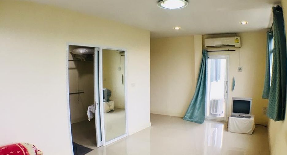 For sale 5 bedrooms house in Saphan Sung, Bangkok