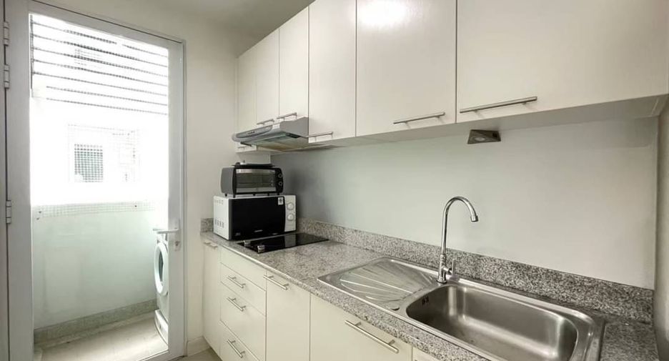 For rent 2 bedrooms condo in Phaya Thai, Bangkok