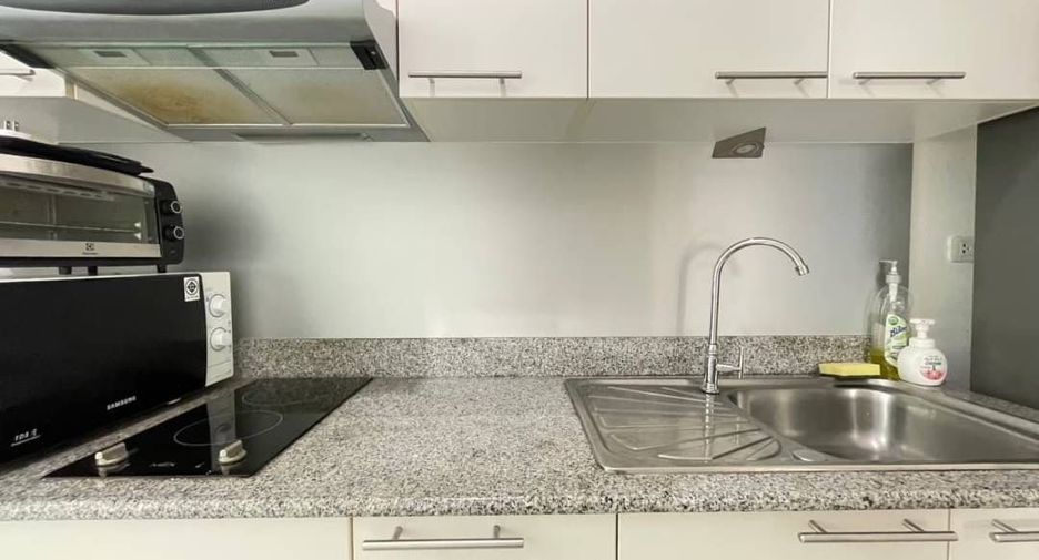 For rent 2 bedrooms condo in Phaya Thai, Bangkok