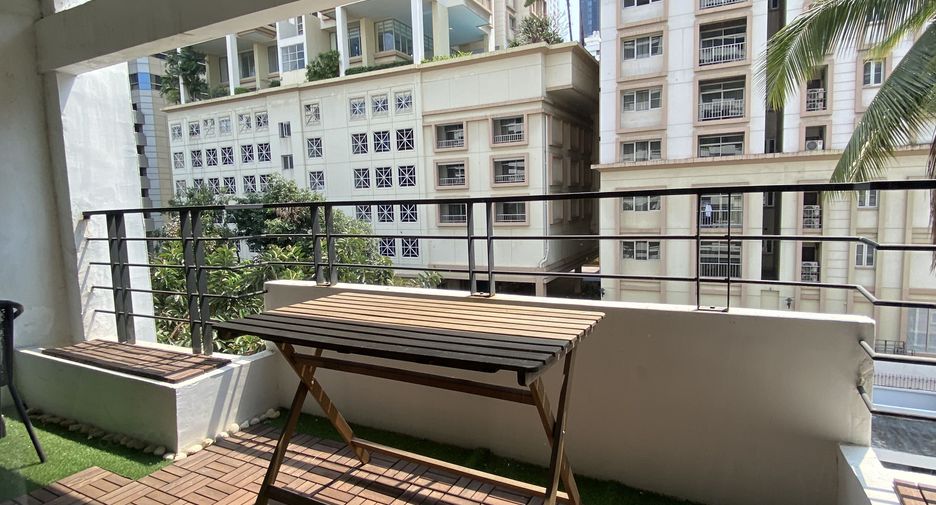 For rent 2 bedrooms apartment in Watthana, Bangkok
