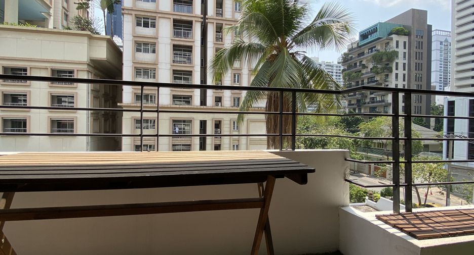 For rent 2 bedrooms apartment in Watthana, Bangkok