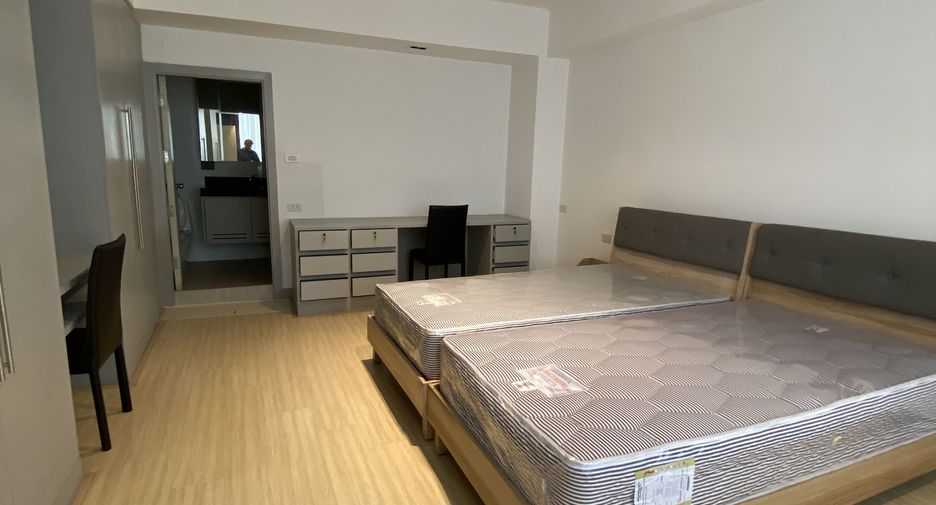 For rent 2 bedrooms apartment in Watthana, Bangkok