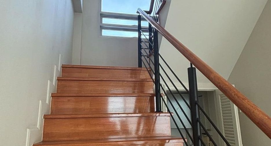 For sale 3 bedrooms house in Phasi Charoen, Bangkok