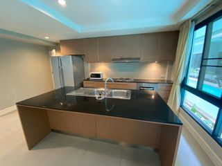 For rent 4 bedrooms house in Khlong Toei, Bangkok