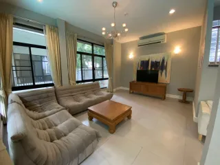 For rent 4 bedrooms house in Khlong Toei, Bangkok